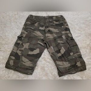 Plugg camouflage shorts size 34 EUC.